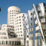 Medienhafen - Gehrybauten, Rheinturm